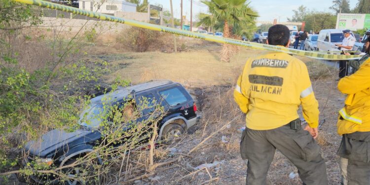 Hallan a un desconocido atropellado por una camioneta en Culiacancito