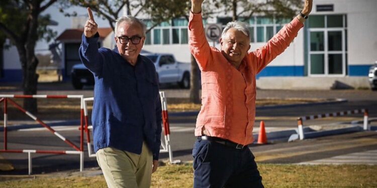 AMLO y Rocha acuerdan contratar médicos y rehabilitar unidades médicas del IMSS-Bienestar