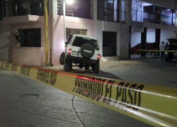 Muere de un infarto conductor de camioneta y provoca choque en el Centro de Culiacán