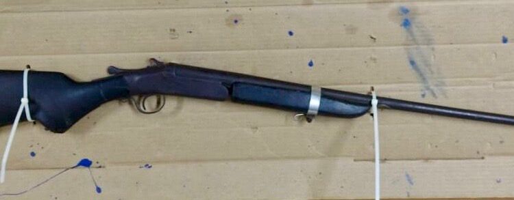 Municipales detienen a un hombre con un rifle en Colonia Emancipación