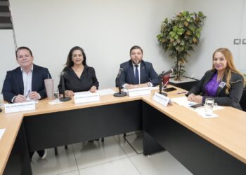 No aprueba Comisión iniciativa de reformas de Jesús Angélica Díaz y Víctor A. Corrales