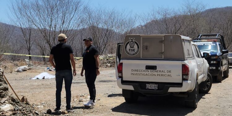 Hallan a un desconocido asesinado a balazos en Los Mayos