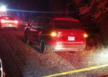 Localizan a un hombre ejecutado a balazos en el interior de una camioneta en Elota
