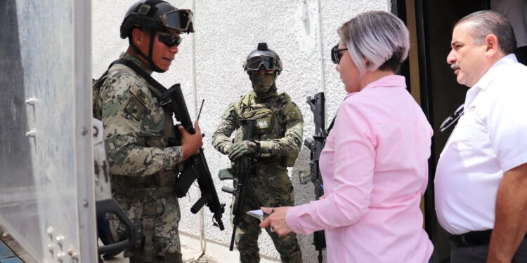 Bajo fuerte operativo de seguridad llegan boletas electorales a Sinaloa