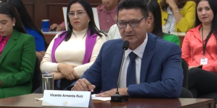 Comparece Vicente Armenta, aspirante a ocupar el Órgano Interno de Control de la FGE