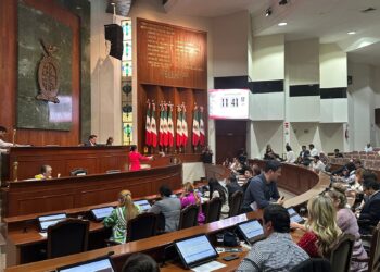 Congreso aprueba licencia de incapacidad para trabajadoras burócratas con dismenorrea