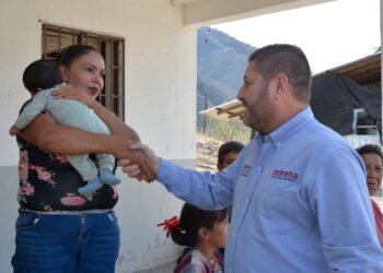 José Paz López Elenes se compromete a continuar con la rehabilitación de caminos en todo Badiraguato