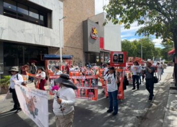 El 10 de Mayo no es de fiesta es de lucha y protesta”: Sabuesos Guerras al marchar hacia al FGE