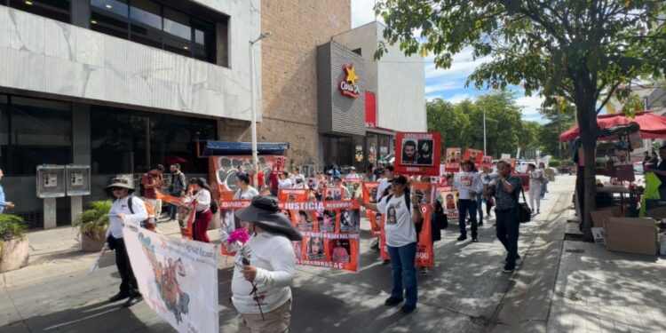 El 10 de Mayo no es de fiesta es de lucha y protesta”: Sabuesos Guerras al marchar hacia al FGE