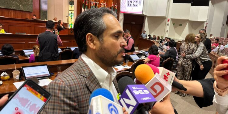 Diputado Sergio Mario Arredondo presenta iniciativa de reforma y adiciones a la Ley Orgánica de la UAS