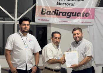 IEES entrega  constancia de presidente electo de Badiraguato a José Paz López Elenes