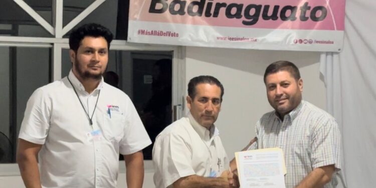 IEES entrega  constancia de presidente electo de Badiraguato a José Paz López Elenes
