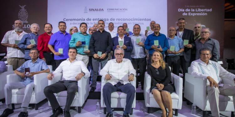 Reconoce Gobierno de Sinaloa a decanos de la fotografía periodística