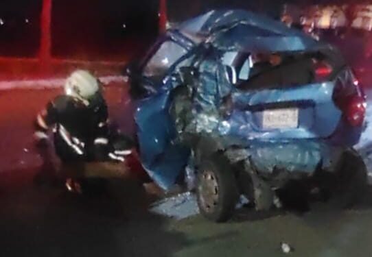 Tres lesionados lesionados en choque de autos frente al Hospital General
