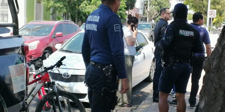 Colisionan dos unidades en el Centro de Culiacán