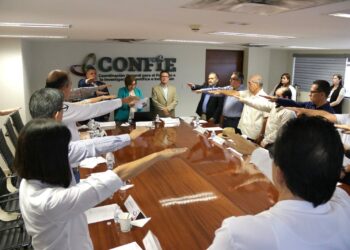 Rinden protesta integrantes del Consejo Científico Ciudadano del Agua