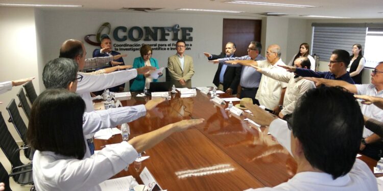 Rinden protesta integrantes del Consejo Científico Ciudadano del Agua