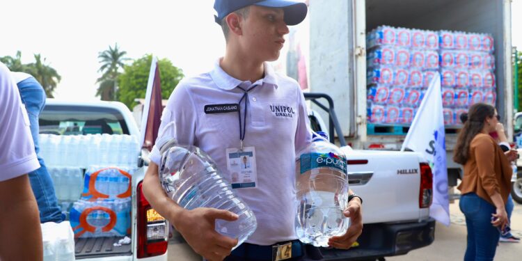 Dona Secretaría de Salud más de 35 mil litros de agua al “Aquatón” 2024