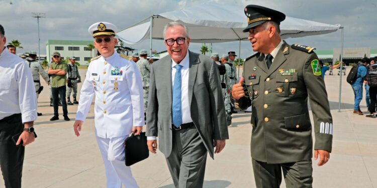 Rocha asiste al cambio de mando de la Guardia Nacional en Sinaloa