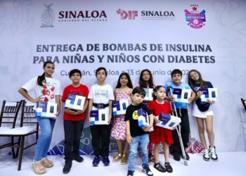 Entregan Rocha y Eneyda bombas de insulina para niñas y niños con diabetes