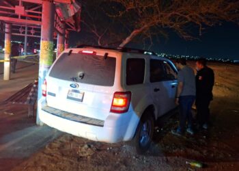 Matan a un hombre joven abordo de una camioneta