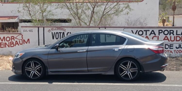 Elementos de Policía de investigación recuperan una Honda Accord 2016