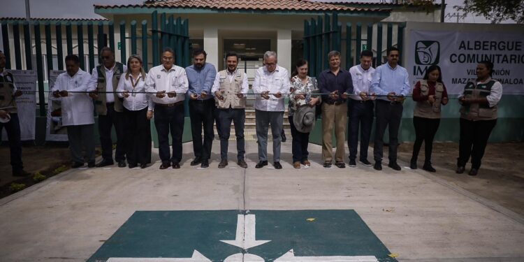 Inauguran Rocha y el director del IMSS, Zoé Robledo, Albergue Comunitario