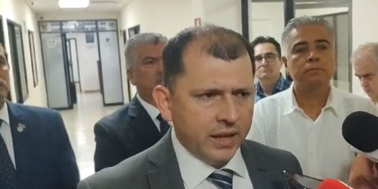 La Segob no nos ha convocado, el país tiene muchos problemas: Robespierre Lizárraga