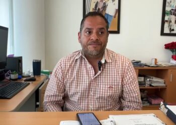 Adulto mayor que construyó pozo junto con su hermano fueron trasladados a Culiacán para valoración médica