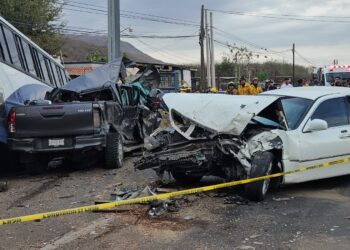 Carambola de tres unidades deja un muerto y 17 lesionados al sur de Culiacán