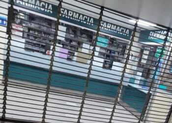 Elementos de la FGR detienen a 4 empleados de la farmacia del IMSS