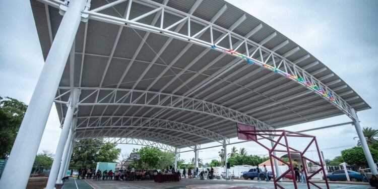 ¡Compromiso cumplido! Juan de Dios Gámez entrega techumbre en Oso Viejo, Quilá