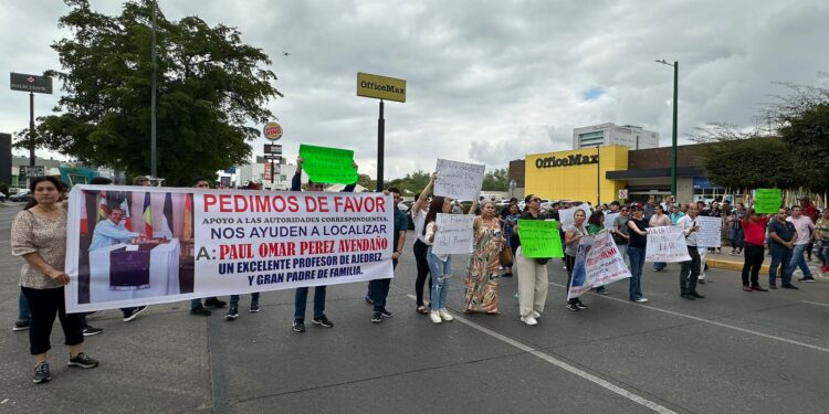 ¡Te queremos Paúl de regreso! Familiares protestan en la FGE por la desaparición del maestro de ajedrez de Navolato