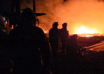 Se incendia casa en Prados del Sur; vecinos controlan el incendio hasta la llegada de Los Bomberos