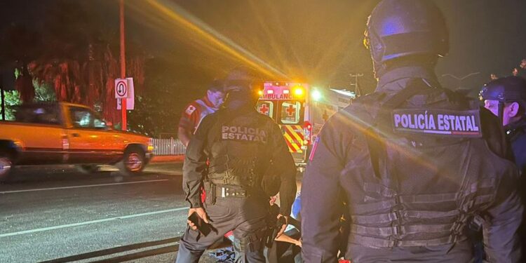 Atacan a balazos a familia que circulaba en motocicleta; sólo el bebé resulta ileso