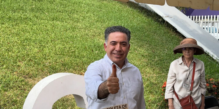 El candidato a senador Enrique Inzunza,  a favor de una gran fiesta por la democracia