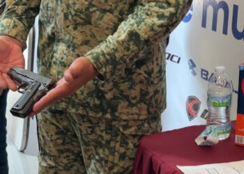 Una pistola calibre 45 y una granada, donan en arranque de campaña de Desarme Voluntario en Culiacán