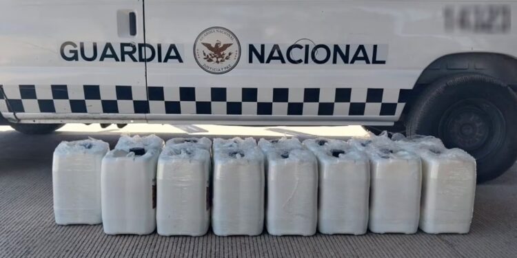 Aseguran en Mazatlán 300 litros de precursor químico utilizado para elaboración de droga sintética
