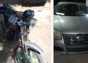 Policías estatales aseguran automóvil y motocicleta con reporte de robo