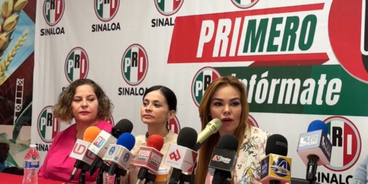 La lideresa del PRI asegura que está “casada” con el tricolor, pero “Alito” quiere cambiarle hasta el nombre