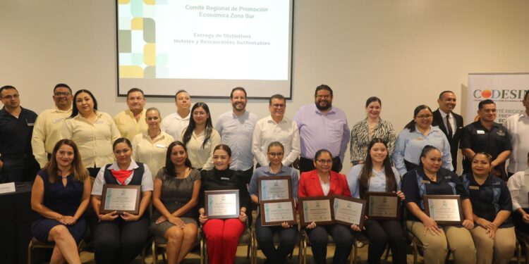 Entregan distintivos sustentables a hoteles y restaurantes de Mazatlán