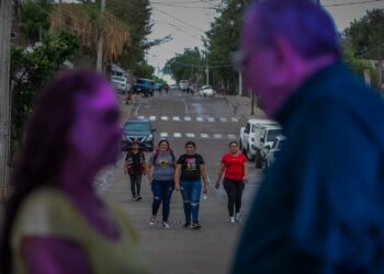 Saber lo que ocupan es el punto de inicio para sus obras: Rocha Moya al inaugurar acciones de pavimentación en la Ignacio Allende y El Mirador