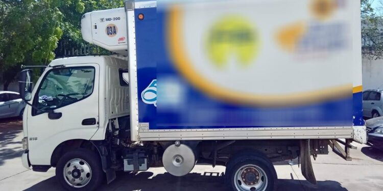 ¡Ahora si lo lograron! Policías municipales detienen a un hombre cuando huía en un vehículo que acababa robar