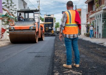 Realizan labores de mantenimiento vial en el fraccionamiento Terranova