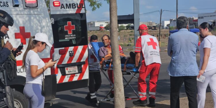 Atropellan a vendedor de quesos frente al Mercado de Abastos