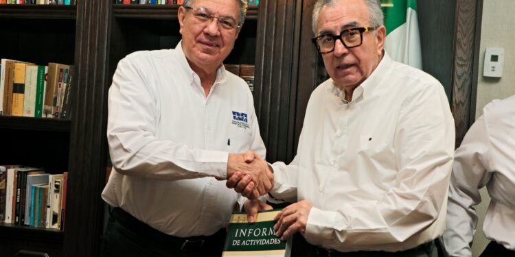 Entrega el presidente de la CEDH su informe anual al gobernador Rubén Rocha Moya