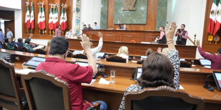 Iniciativa propone reconocer derechos de familias lesbomaternales y homoparentales