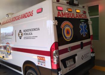 Dos pequeños y su papá sufren graves quemaduras al incendiarse su casa durante la madrugada