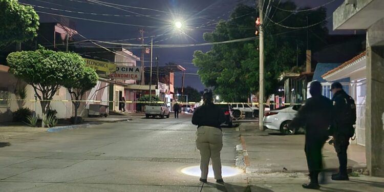 Motociclista ataca a balazos a dos hombres en el sector Los Pinos