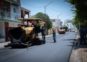 Reencarpetan calles del sector Terranova y mantienen trabajos de bacheo en Villa Bonita